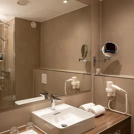 H+ Hotel