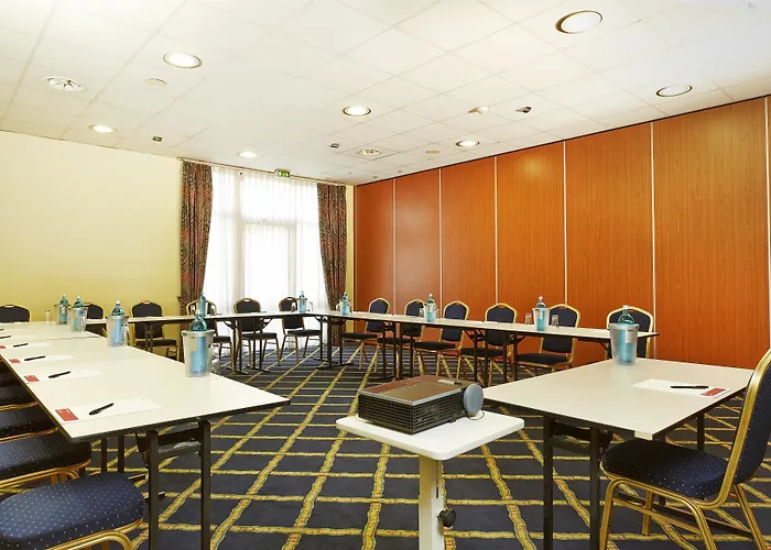 汉诺威特里夫酒店 4*