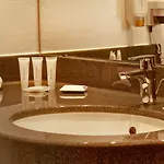 Hotel H+
