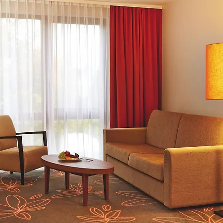 Hotel H+