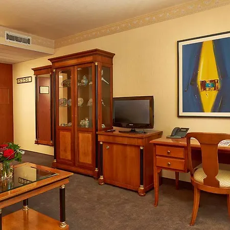 H+ Hotel
